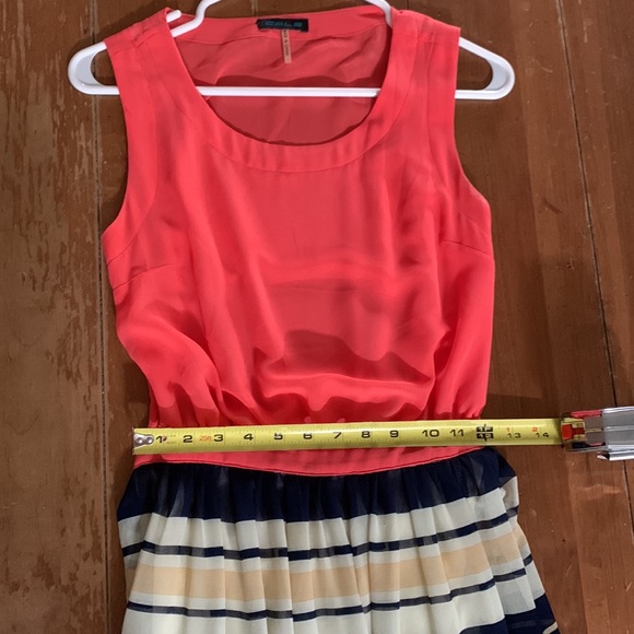 Summer Open Back Dress - Picture 10 of 11